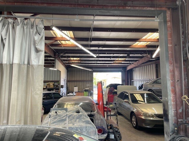 More Photos Of 6009-6017 International Blvd, Oakland Auto Repair For Sale
