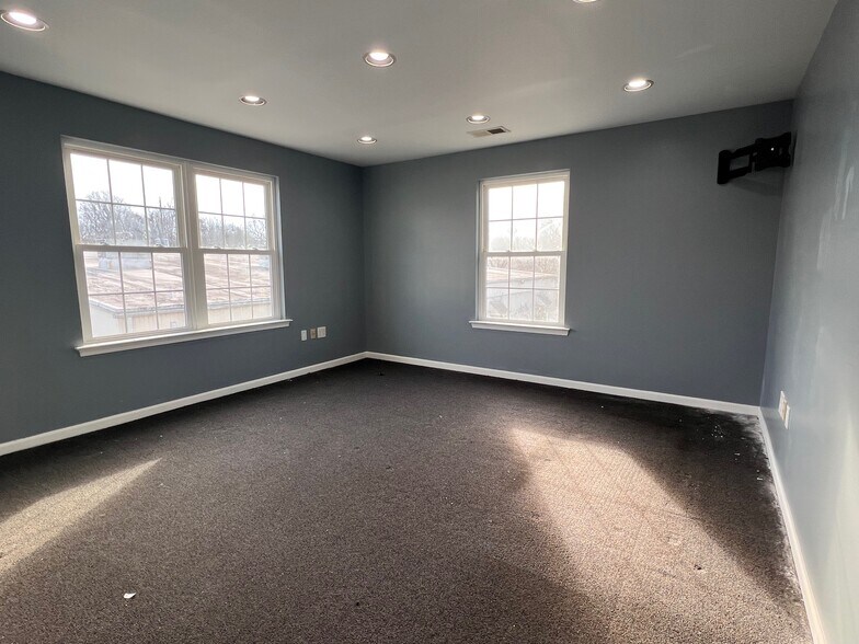 More Photos Of 2419 W Newport Pike, Wilmington Storefront Retail Office For Lease