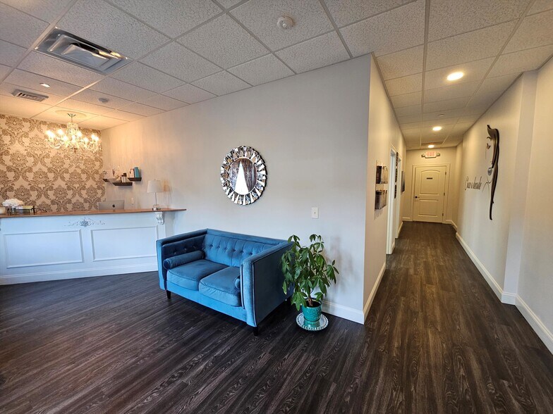 More Photos Of 1794 Bridge St, Dracut Storefront For Sale