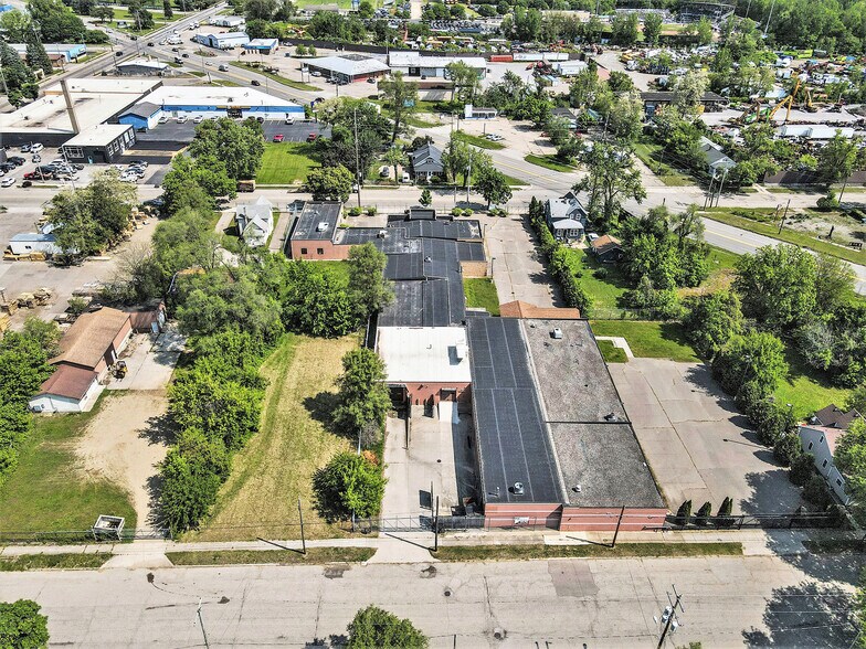 More Photos Of 1206 E Crosstown Pky, Kalamazoo Manufacturing For Lease