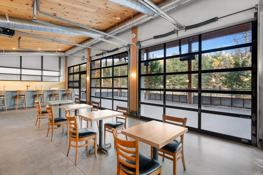 More Photos Of 261 Tinker St, Woodstock Restaurant For Sale