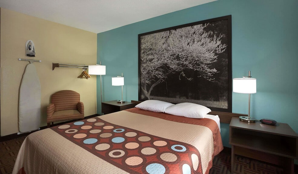 More Photos Of 401 S 44th St, Mount Vernon Hotel For Sale