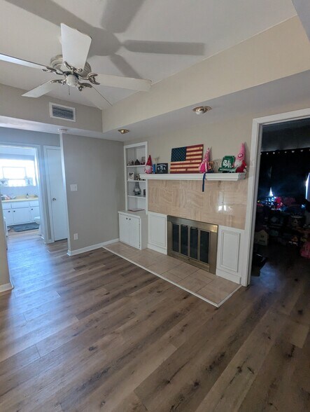 More Photos Of 9401 S Roberts Rd, Hickory Hills General Retail For Sale