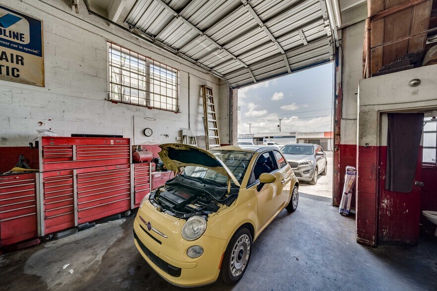More Photos Of 1040 NE 44th St, Oakland Park Auto Repair For Sale