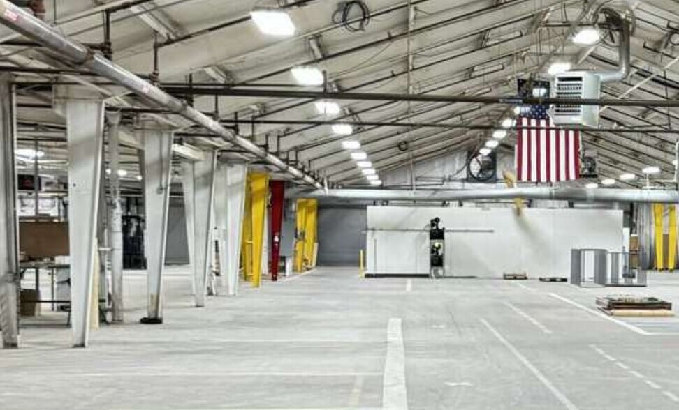More Photos Of 900 S Meridian Rd, Newton Unknown For Lease
