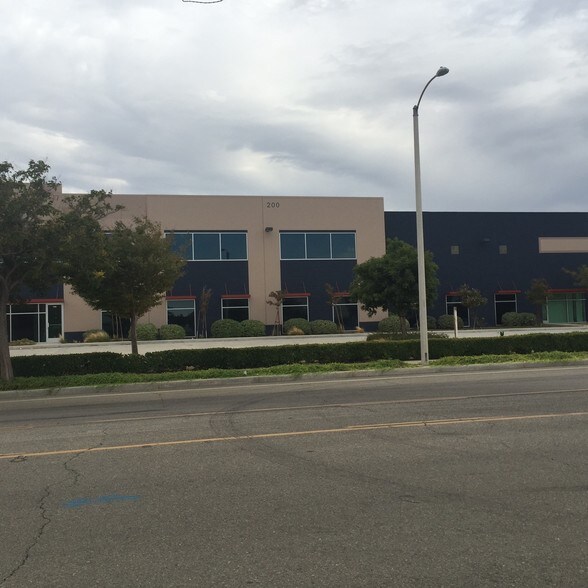 More Photos Of 200 E Avenue K-8, Lancaster Warehouse For Lease