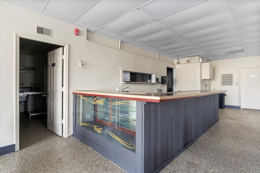 More Photos Of 12621 National Pike, Clear Spring Restaurant For Sale