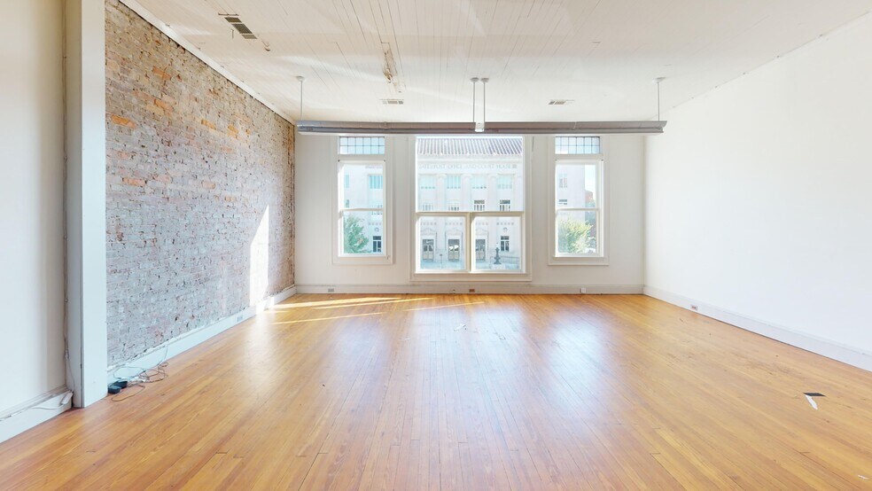 More Photos Of 117 12th St, Columbus Restaurant For Sale