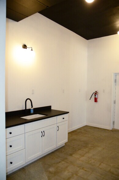 More Photos Of 500 S 20th St, Fort Smith Flex For Lease