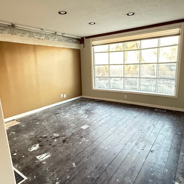 More Photos Of 6417 Carrollton Ave, Indianapolis Loft Creative Space For Sale