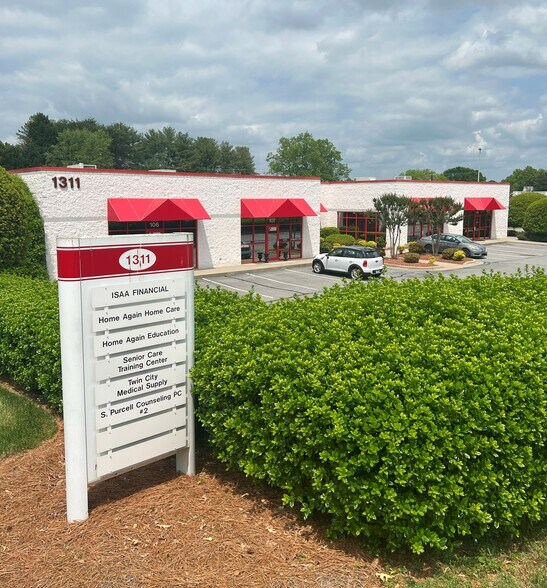 More Photos Of 1540 Westbrook Plaza Dr, Winston-Salem Unknown For Lease