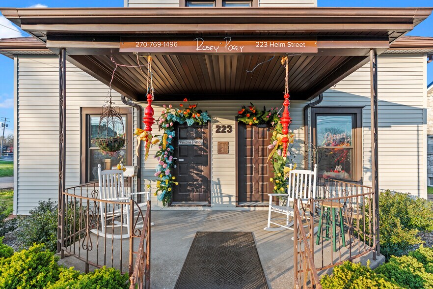 More Photos Of 223 Helm St, Elizabethtown General Retail For Sale