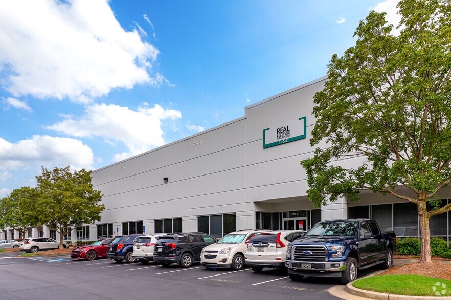 More Photos Of 980 Cobb Place Blvd, Kennesaw Warehouse For Lease