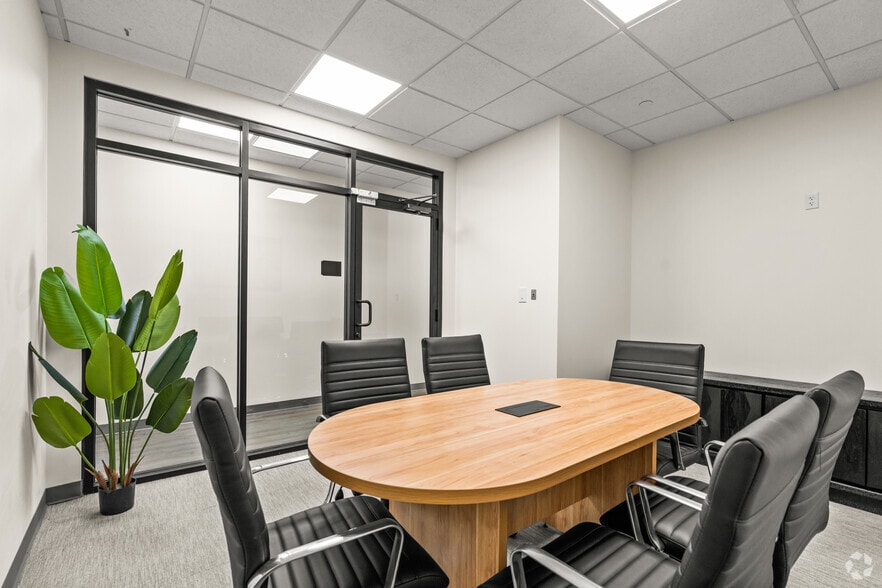 More Photos Of 5751 Kroger Dr, Fort Worth Office For Lease