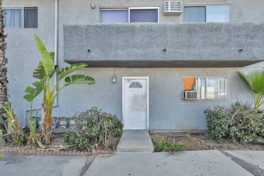 More Photos Of 13825 Vanowen St, Van Nuys Apartments For Sale