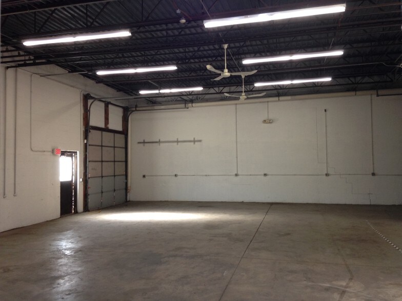 More Photos Of 578 Rock Rd, East Dundee Warehouse For Lease