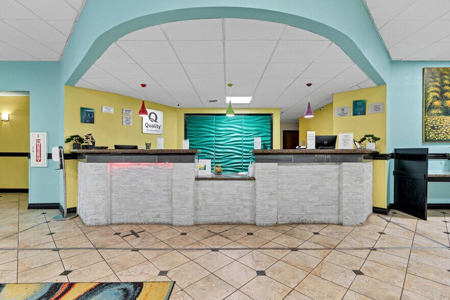 More Photos Of 3232 N Summit St, Arkansas City Hotel For Sale