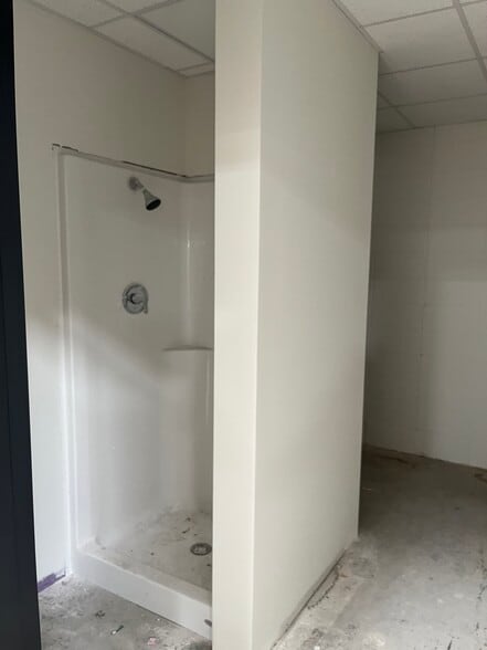More Photos Of 404 S Shelfer St, Quincy Warehouse For Sale