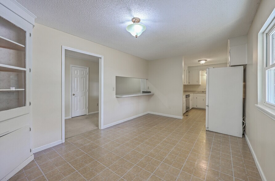 More Photos Of 106 Mayrant St, Summerville Office For Sale