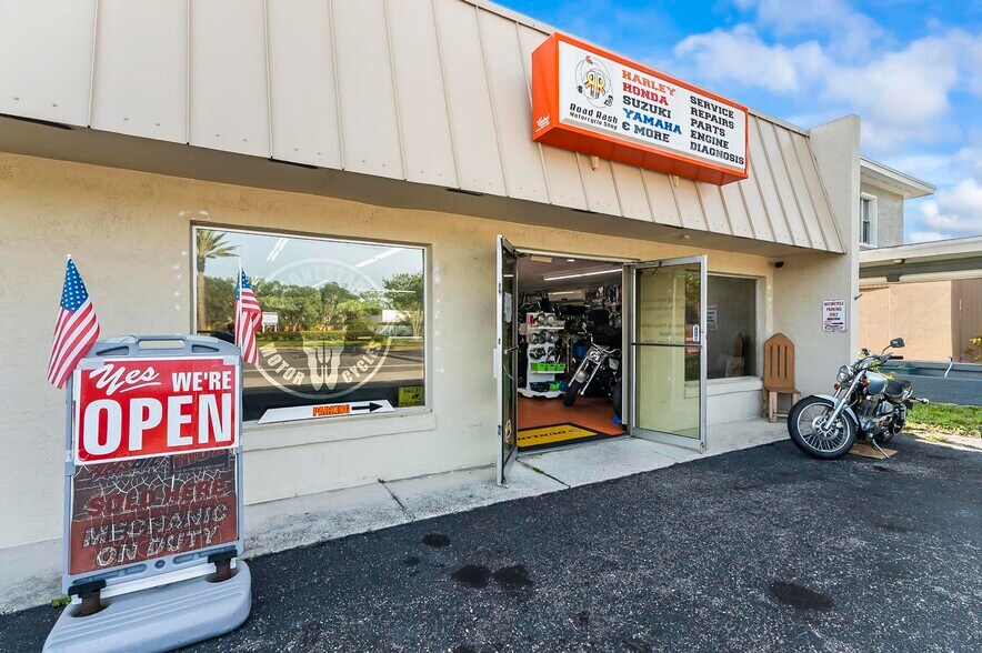 More Photos Of 1841 S Ridgewood Ave, Daytona Beach Freestanding For Sale