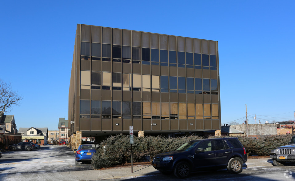 Primary Photo Of 119 N Park Ave, Rockville Centre Office For Lease