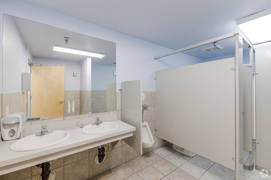 More Photos Of 7890 S Hardy Dr, Tempe Light Distribution For Lease