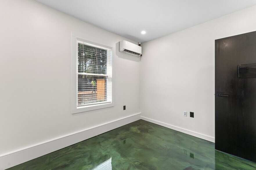 More Photos Of 2988 George Washington Memorial Hwy, Hayes Office For Sale