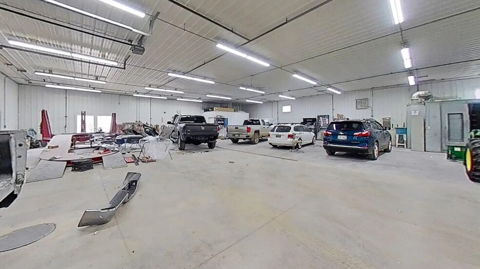 More Photos Of 207 N Main St, Olivet Auto Repair For Sale