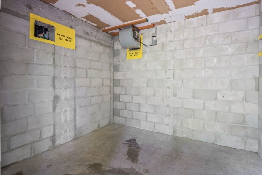 More Photos Of 16331 Cortez Blvd, Brooksville Self Storage For Sale