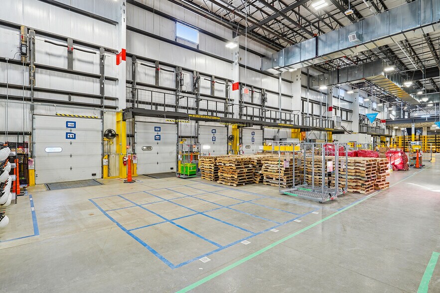 More Photos Of 7200 Chavenelle Rd, Dubuque Warehouse For Sale