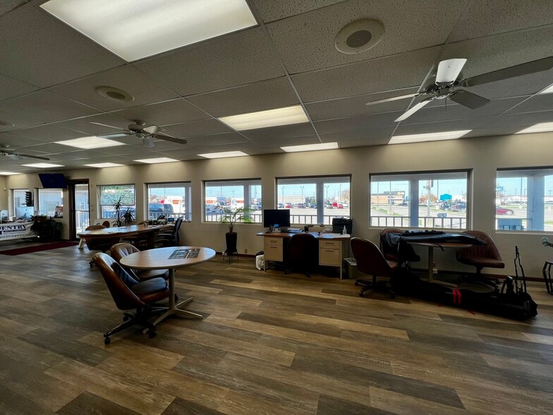 More Photos Of 1719 E Jackson St, Macomb Auto Dealership For Sale