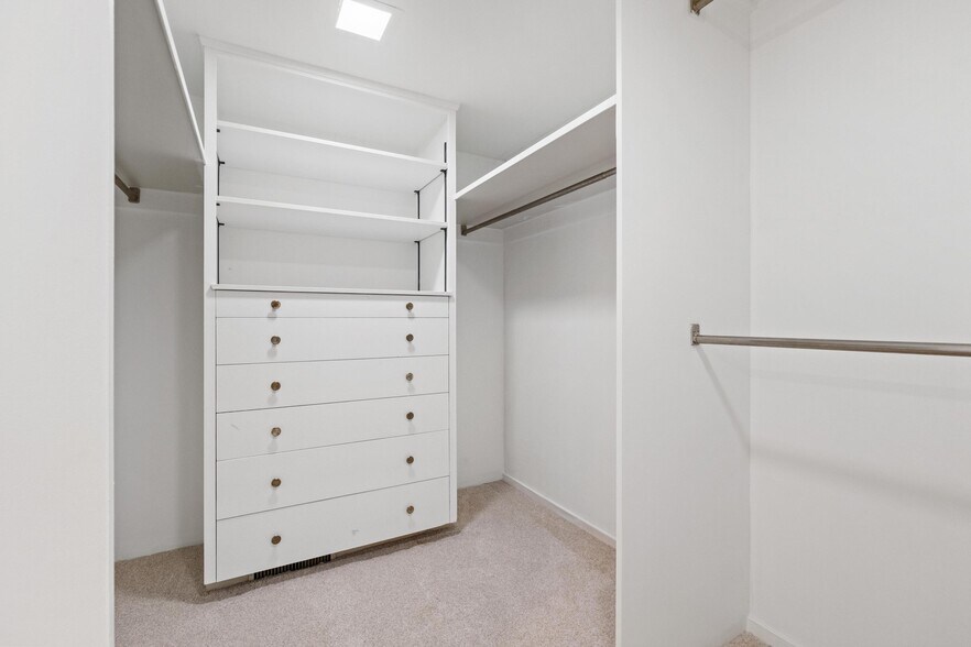 More Photos Of 176 Kingsview Dr, Weirton Showroom For Sale