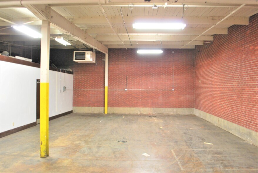 More Photos Of 1111 Seymour St, Muncie Light Manufacturing For Lease