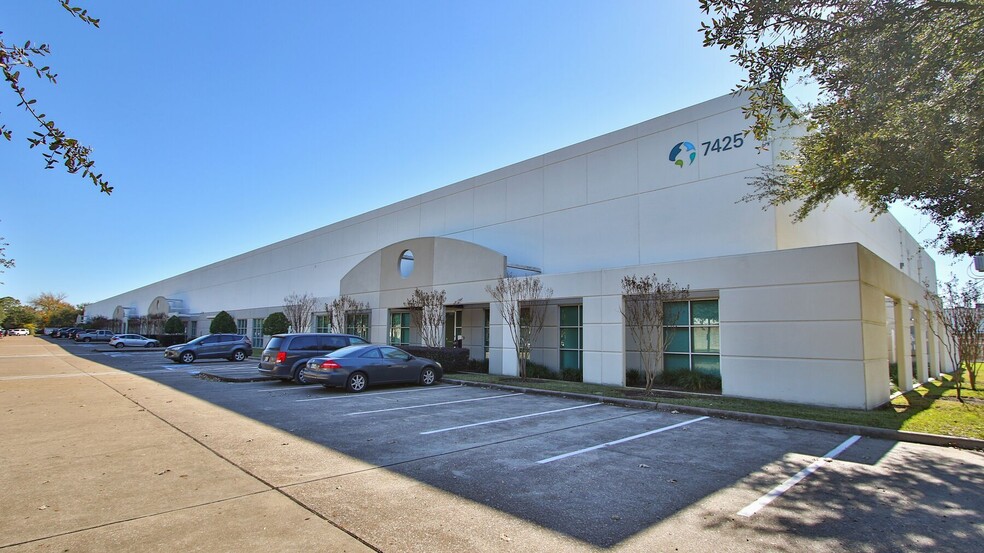 Primary Photo Of 7425 Pinemont Dr, Houston Distribution For Lease