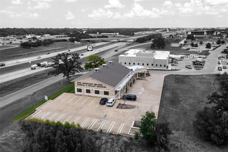 Primary Photo Of 1609 N Hwy 75, Sherman Medical For Lease