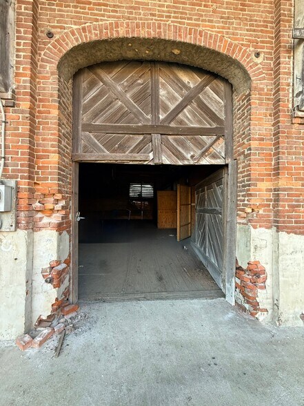 More Photos Of 300 S Randolph Ave, Eufaula Industrial For Sale