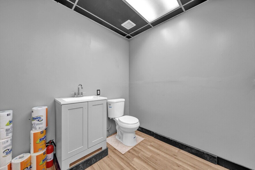 More Photos Of 5079 Old Summer Rd, Memphis General Retail For Sale