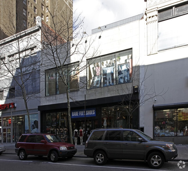 More Photos Of 1217 Chestnut St, Philadelphia Storefront For Lease
