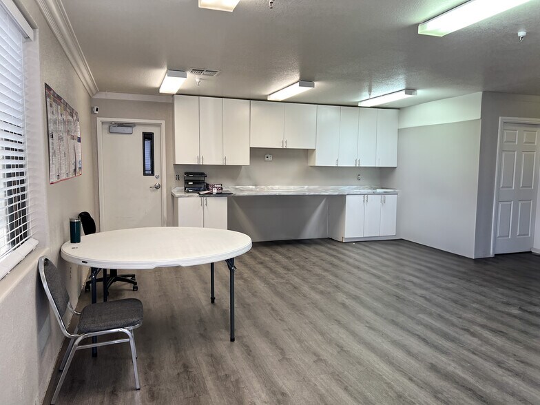 More Photos Of 205 E Brooks Ave, North Las Vegas Warehouse For Lease