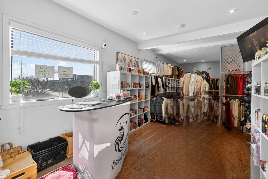 More Photos Of 7475 Boul Saint-Michel, Montréal Freestanding For Sale