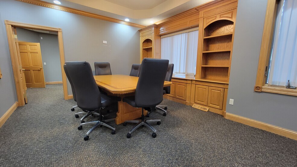 More Photos Of 1881 NW Station Parkway, Andover Office Residential For Lease