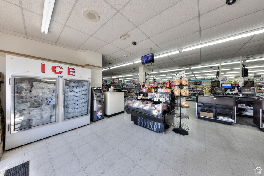 More Photos Of 80 S Broadway St, Green River Supermarket For Sale