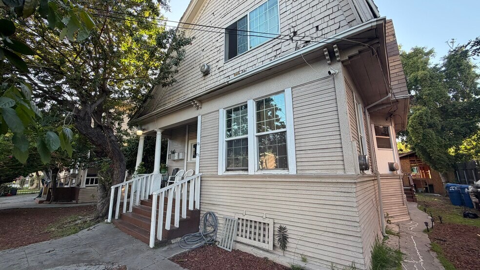 More Photos Of 1711-1715 Toberman St, Los Angeles Apartments For Sale