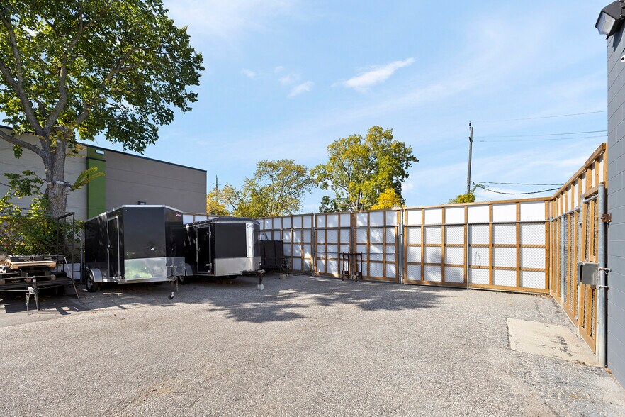 More Photos Of 333 Holden Av, Windsor Distribution For Sale