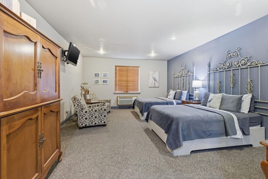 More Photos Of 233 Arthur Ave, Lake Arthur Hotel For Sale