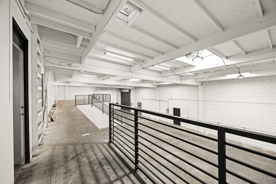 More Photos Of 2702 Saint Louis Ave, Signal Hill Warehouse For Lease