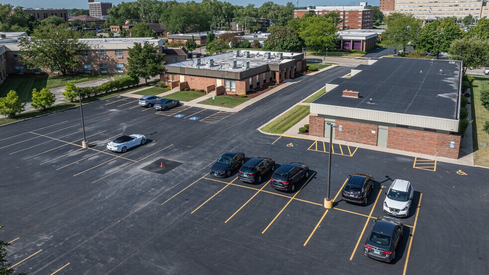 More Photos Of 302 N Hammes Ave, Joliet Medical For Lease