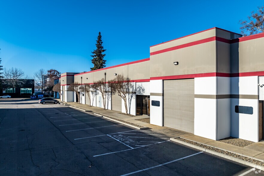More Photos Of 1106 N D St, Sacramento Showroom For Lease