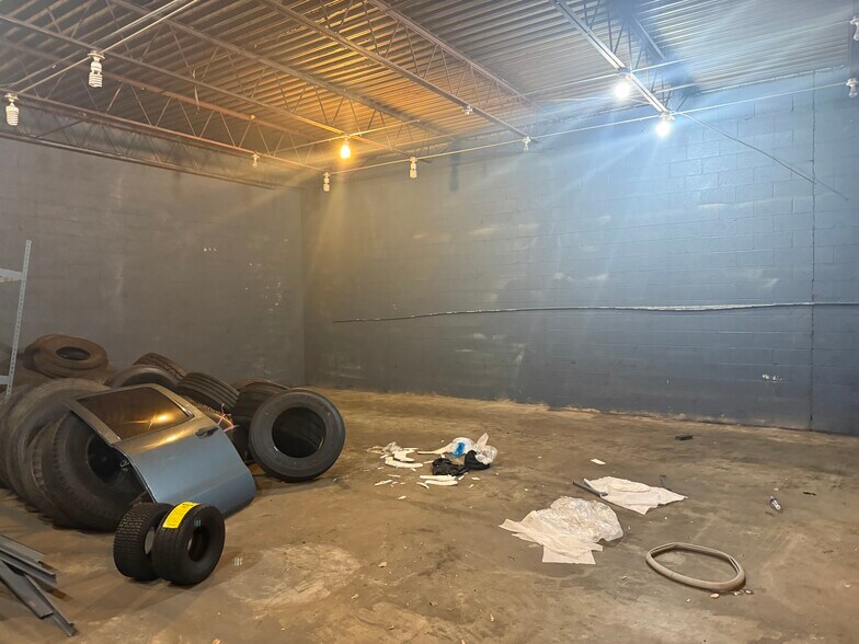 More Photos Of 140 W 3rd St, Washington Service For Lease