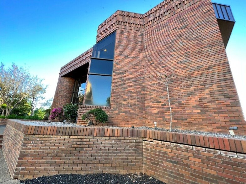 More Photos Of 400 Redcliff Dr, Redding Office For Sale